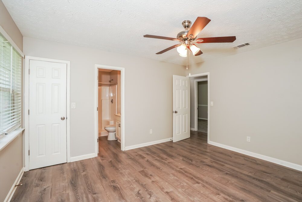 3-Bed Rental on 915 Walnut Creek photo 9