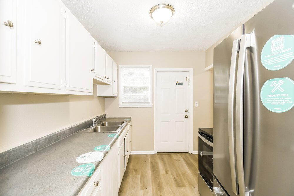 3-Bed Rental on 1031 Bunker Hill photo 9