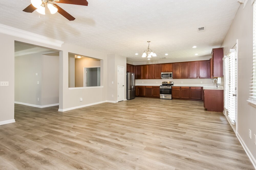 3-Bed Rental on 2110 Valley Creek photo 9