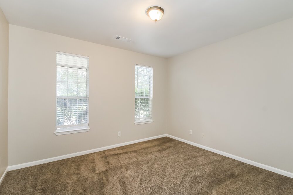 4-Bed Rental on 618 Brookwater Dr photo 10