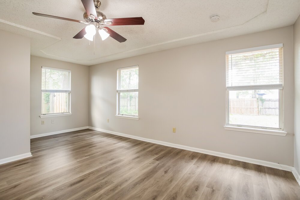 4-Bed Rental on 3268 Avalon Dr photo 10