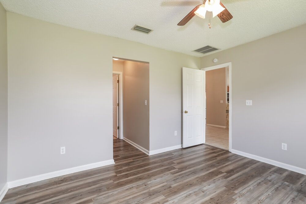 4-Bed Rental on 1371 Summerbrook Dr photo 10