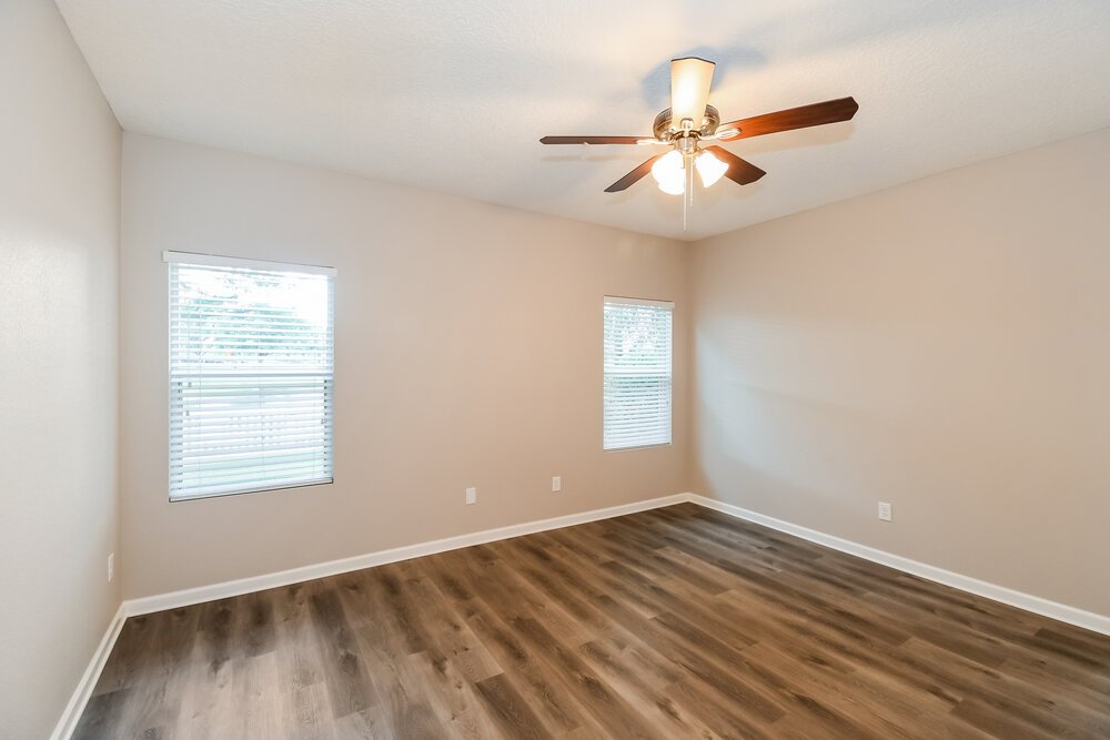 4-Bed Rental on 2325 Creekfront Dr photo 10