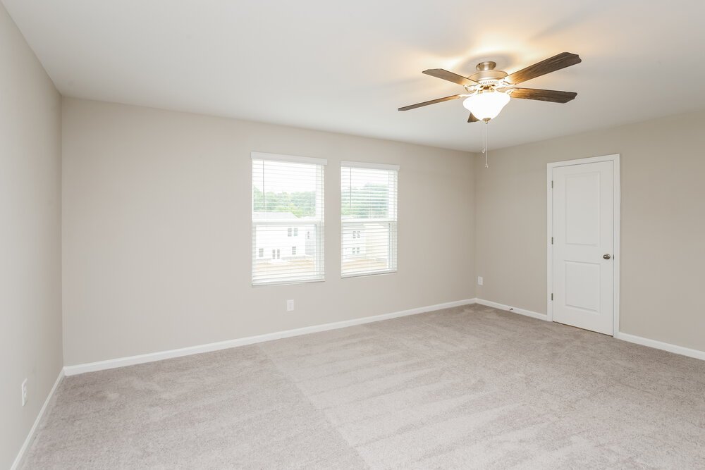 4-Bed Rental on 50 Hyde Park photo 10