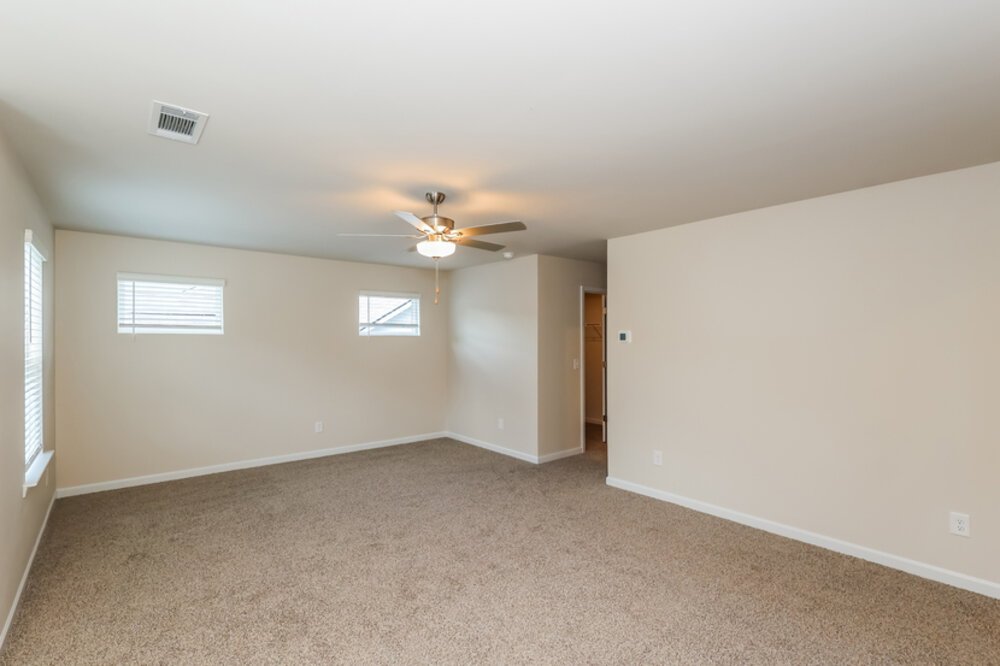 3-Bed Rental on 660 Mackenzie Cv photo 10
