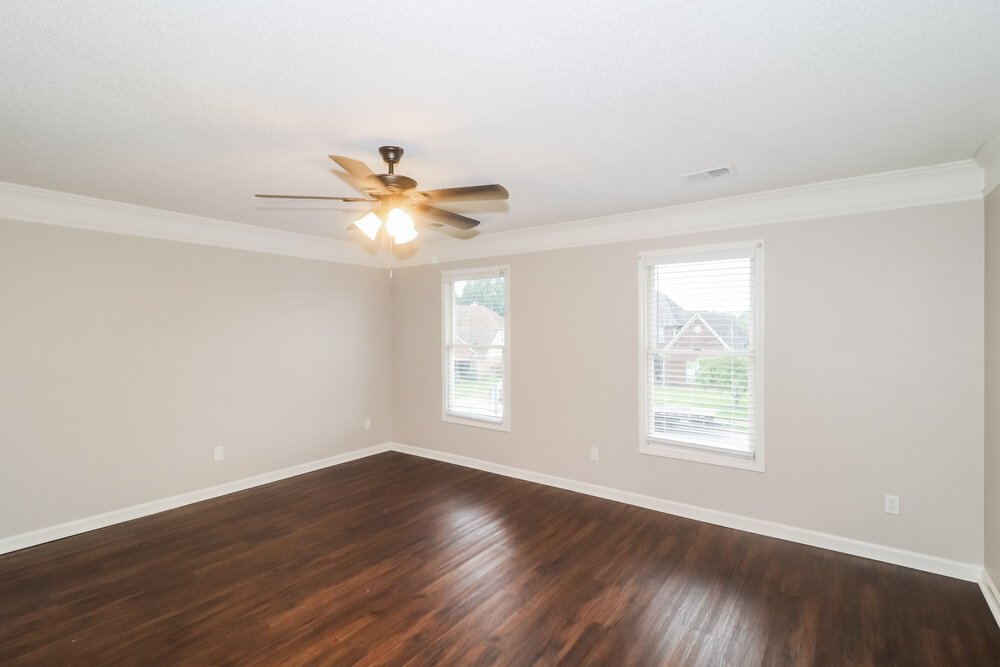 4-Bed Rental on 300 N Ericson photo 10