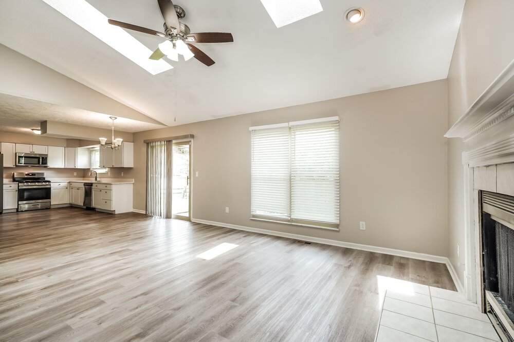 4-Bed Rental on 1127 Crestview St photo 11