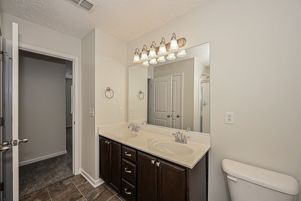 3-Bed Rental on 3524 Oval Hesson photo 11