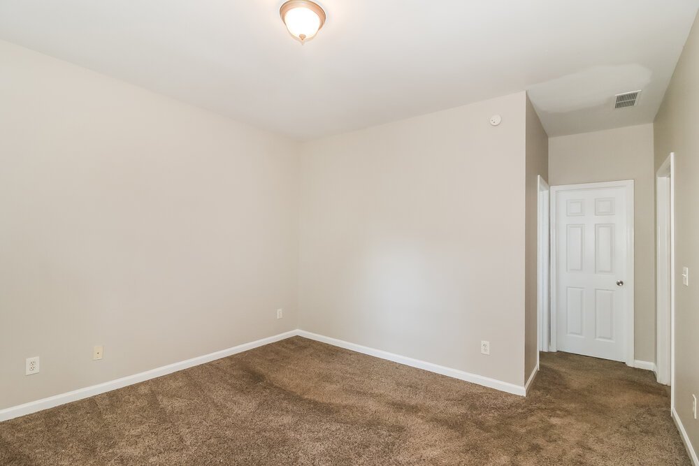 4-Bed Rental on 618 Brookwater Dr photo 11