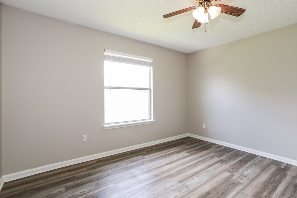 4-Bed Rental on 1371 Summerbrook Dr photo 11