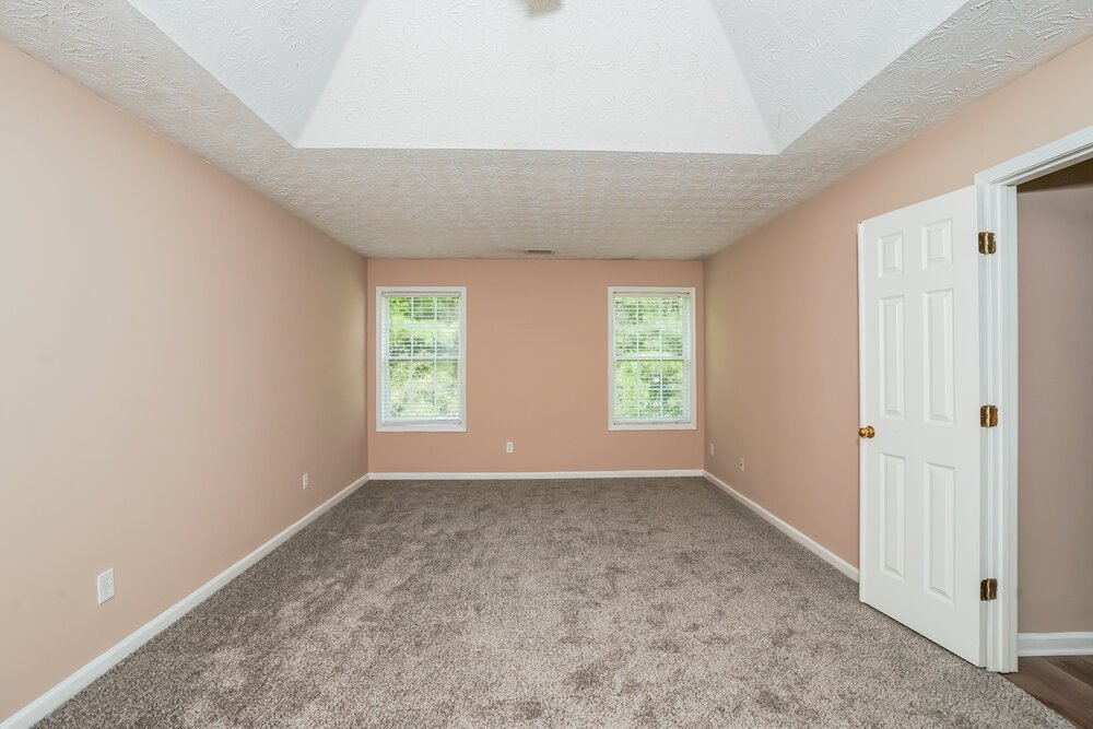 4-Bed Rental on 1000 Maple Leaf photo 11