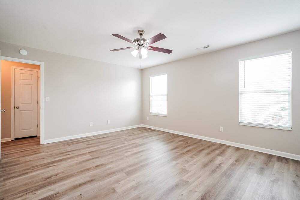 4-Bed Rental on 7500 Willow Leaf photo 11