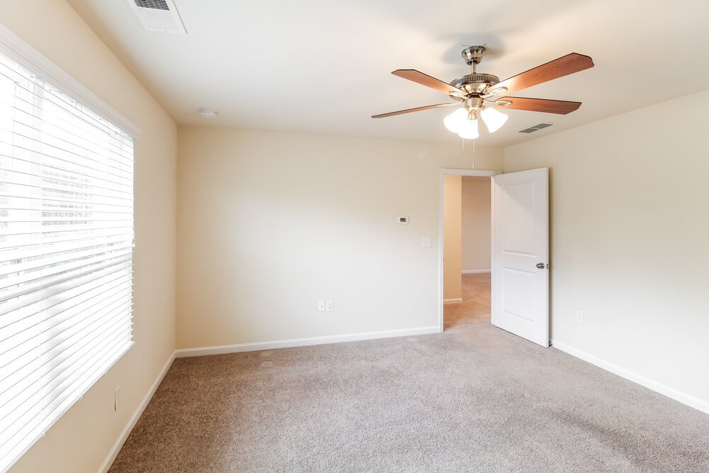 4-Bed Rental on 295 Hamilton Pointe photo 11