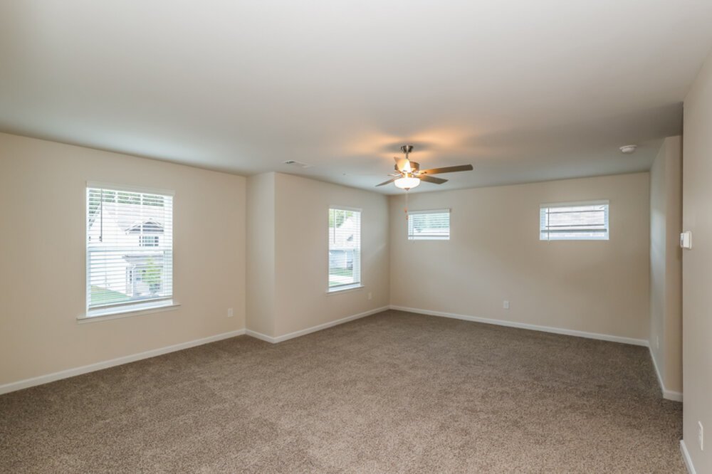 3-Bed Rental on 660 Mackenzie Cv photo 11