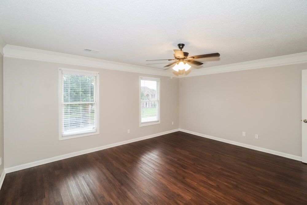 4-Bed Rental on 300 N Ericson photo 11