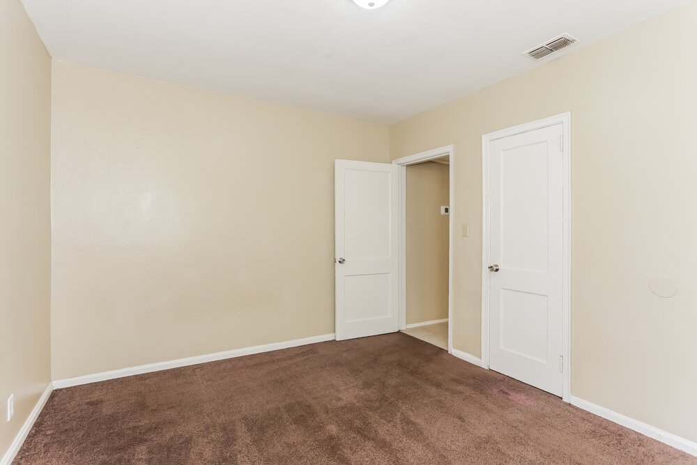 3-Bed Rental on 2025 Prospect St photo 12