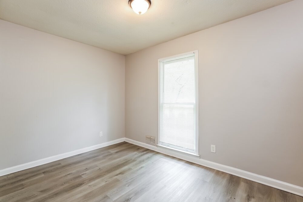 3-Bed Rental on 1338 W Stoneybrook photo 12