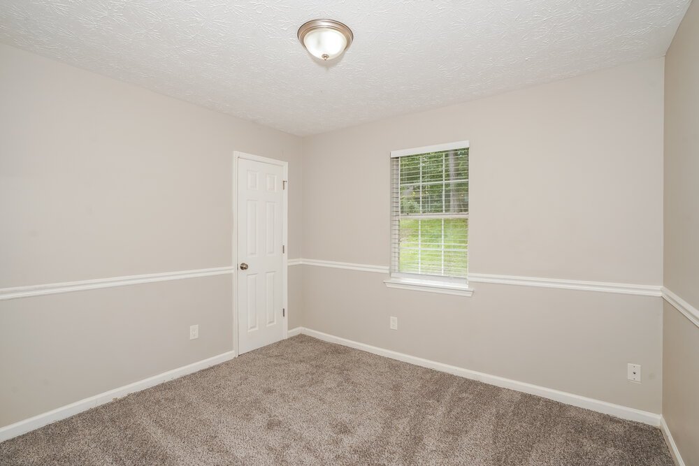 3-Bed Rental on 915 Walnut Creek photo 12