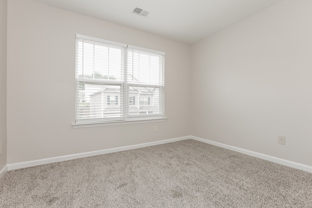 4-Bed Rental on 326 Crescent Woode photo 12