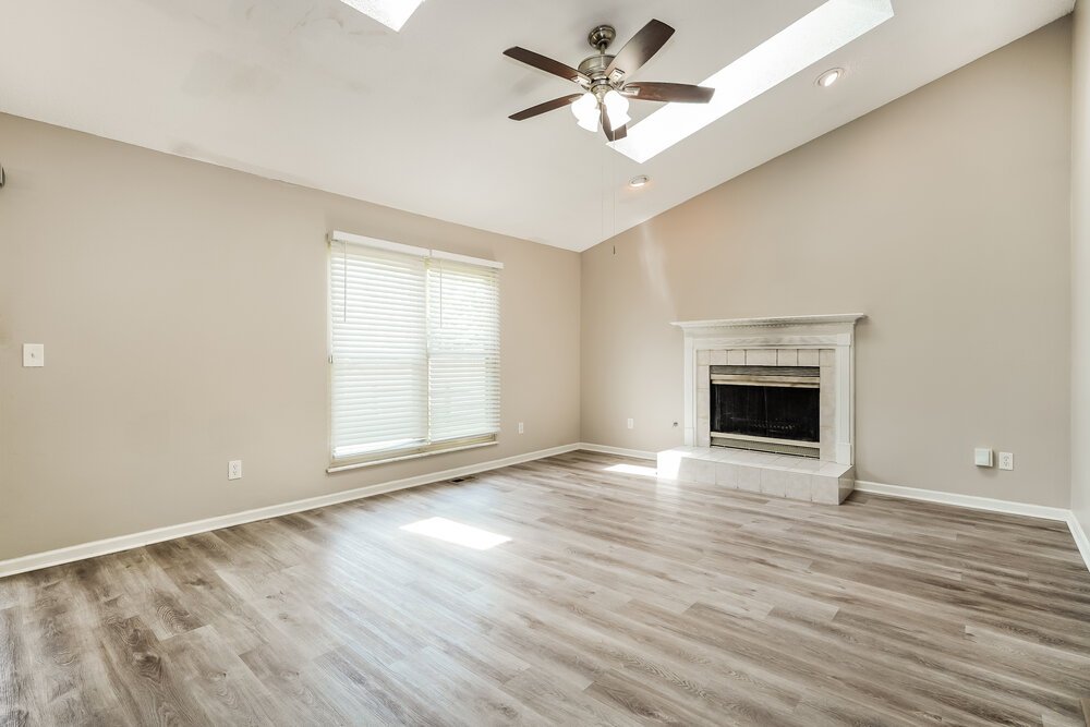 4-Bed Rental on 1127 Crestview St photo 12