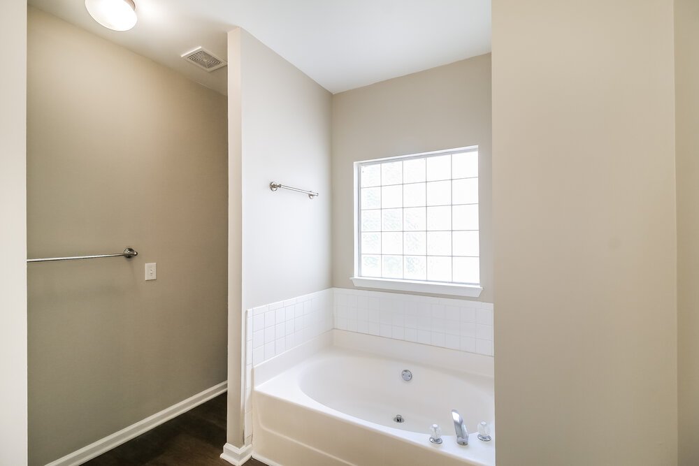 4-Bed Rental on 618 Brookwater Dr photo 12