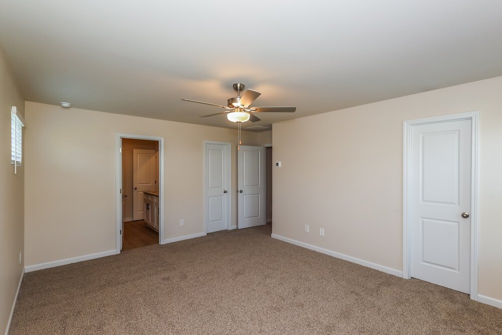 4-Bed Rental on 666 Mackenzie Cv photo 12