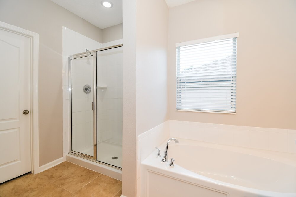 4-Bed Rental on 2325 Creekfront Dr photo 12