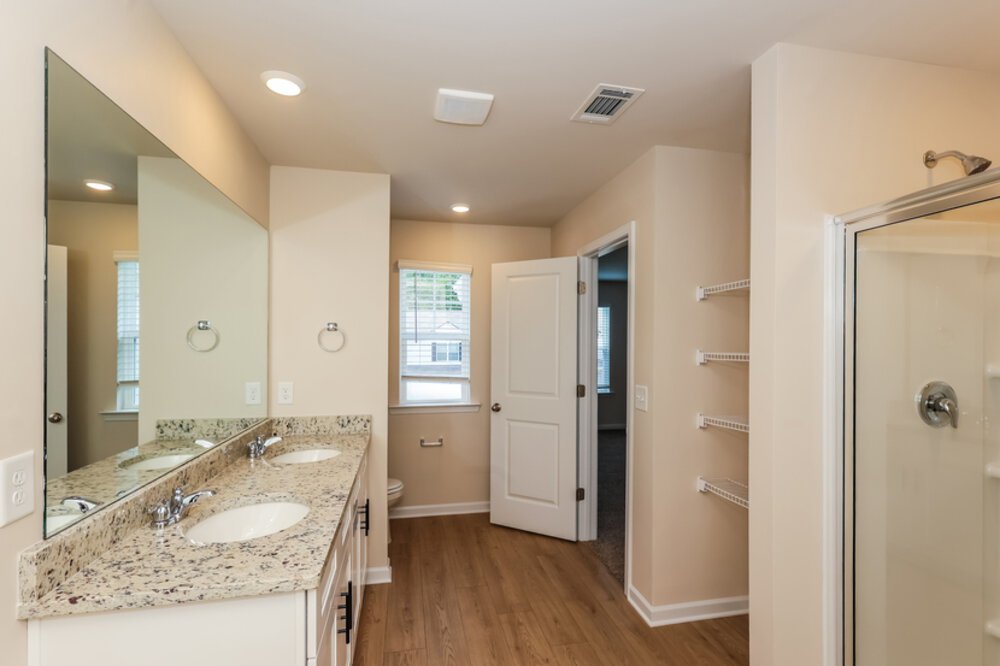 3-Bed Rental on 660 Mackenzie Cv photo 12