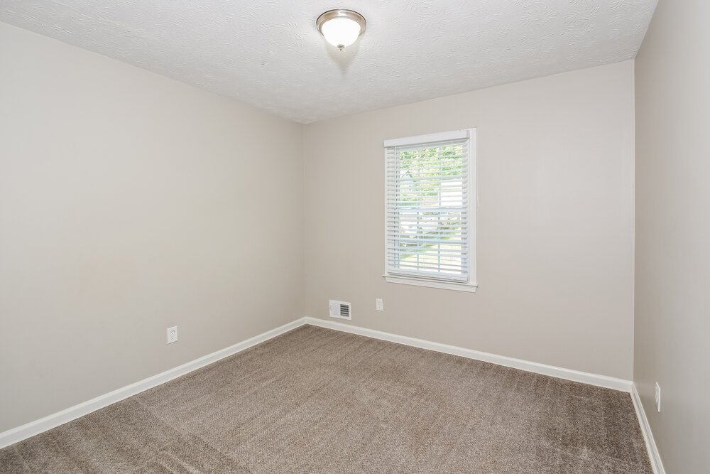 3-Bed Rental on 1471 Daniel Ln photo 13
