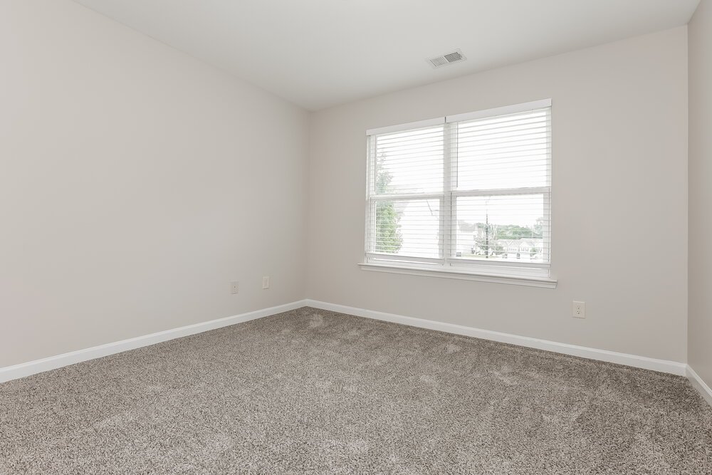 4-Bed Rental on 326 Crescent Woode photo 13