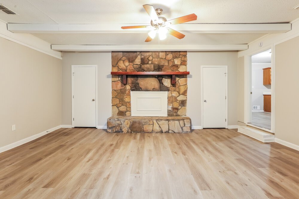 3-Bed Rental on 1338 W Stoneybrook photo 13