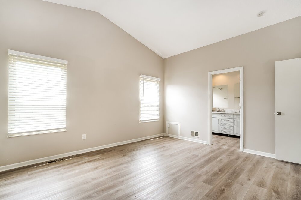 4-Bed Rental on 1127 Crestview St photo 13