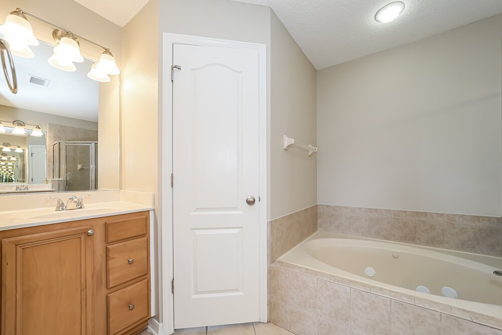 4-Bed Rental on 3017 Captiva Bluff photo 13