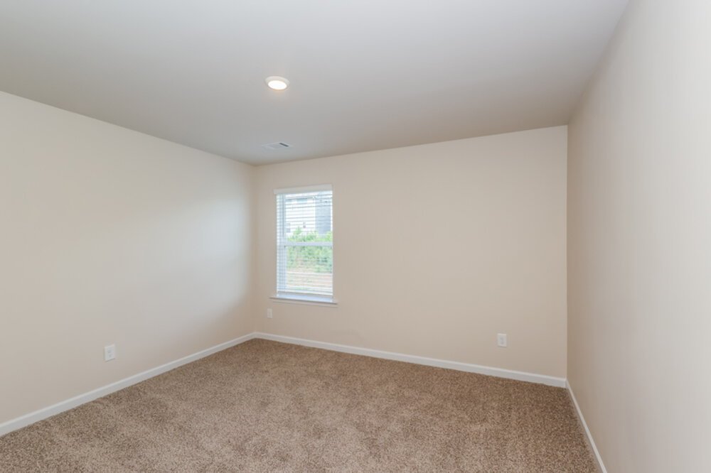 3-Bed Rental on 660 Mackenzie Cv photo 13