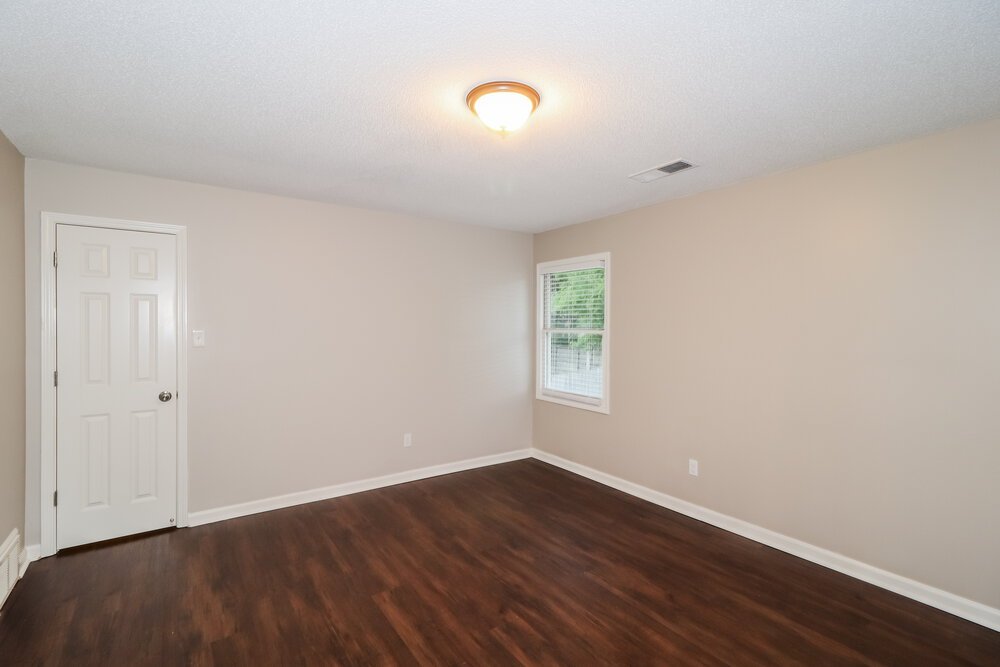 4-Bed Rental on 300 N Ericson photo 13