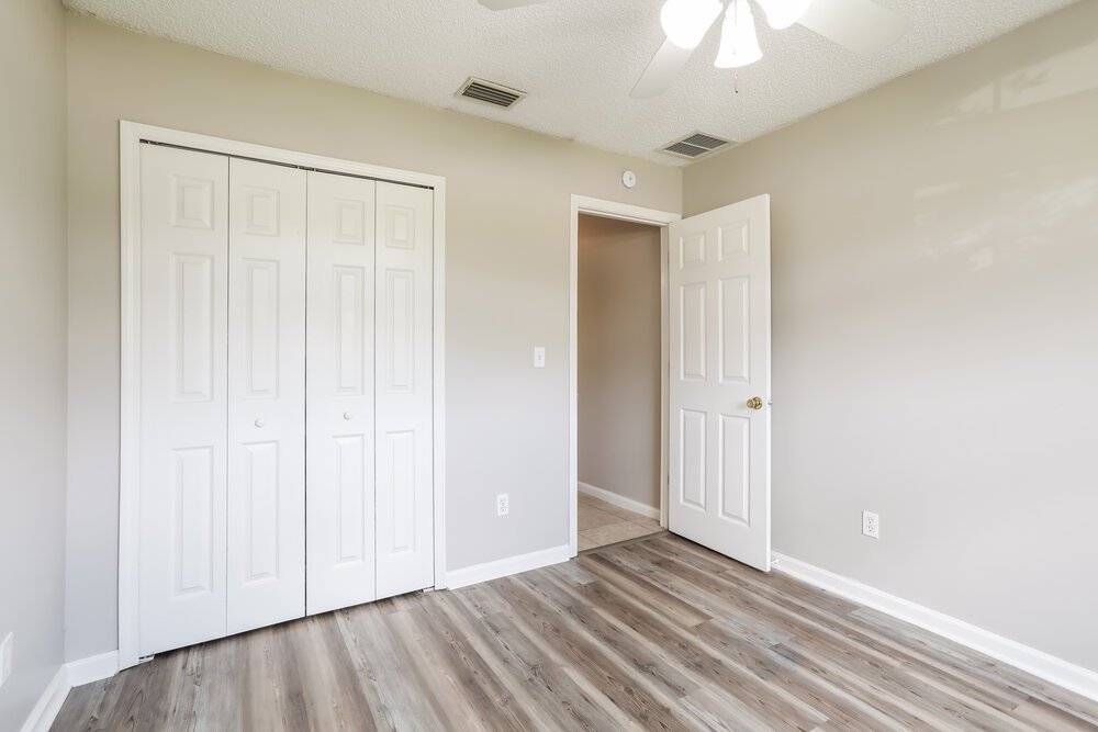 4-Bed Rental on 1371 Summerbrook Dr photo 14