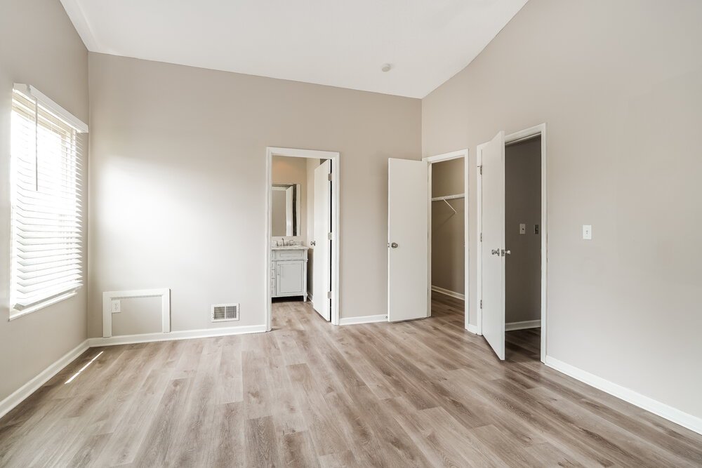 4-Bed Rental on 1127 Crestview St photo 14
