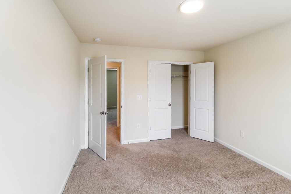 4-Bed Rental on 295 Hamilton Pointe photo 14