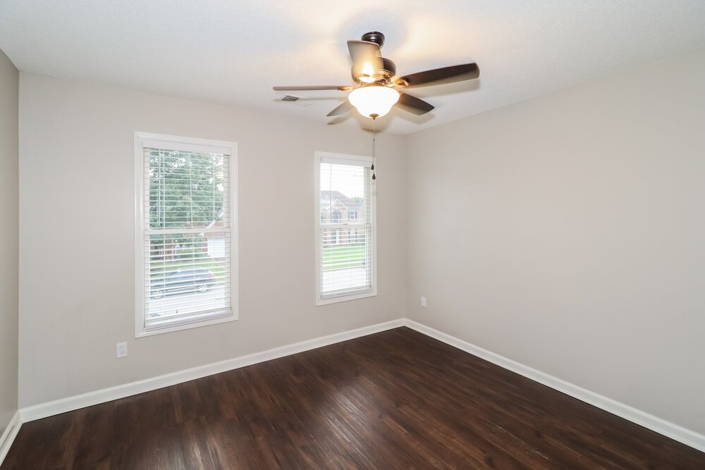 4-Bed Rental on 300 N Ericson photo 14