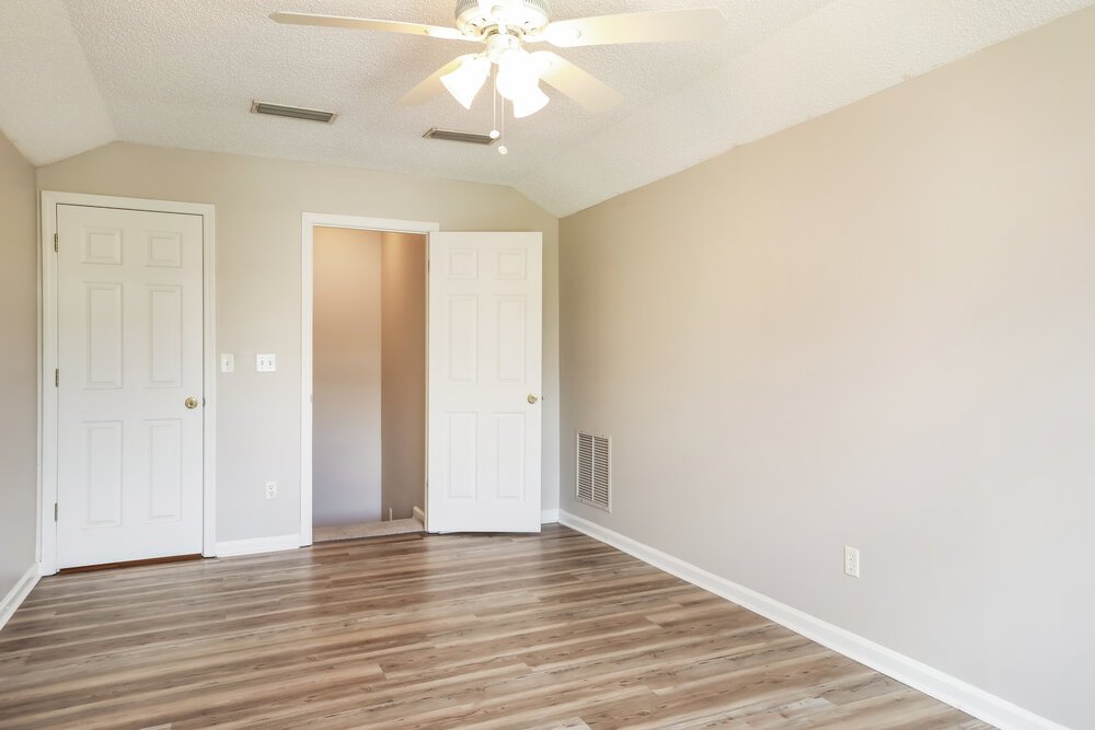 4-Bed Rental on 1371 Summerbrook Dr photo 15