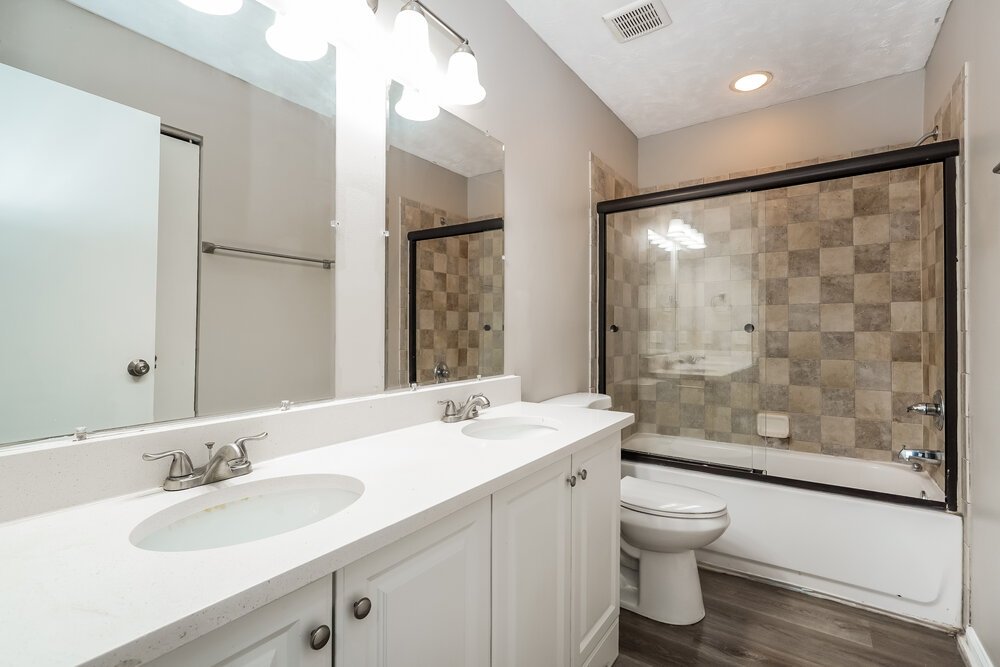 4-Bed Rental on 1127 Crestview St photo 16