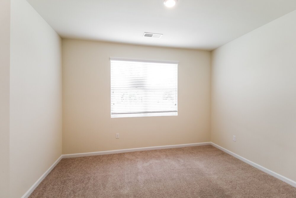 4-Bed Rental on 295 Hamilton Pointe photo 17