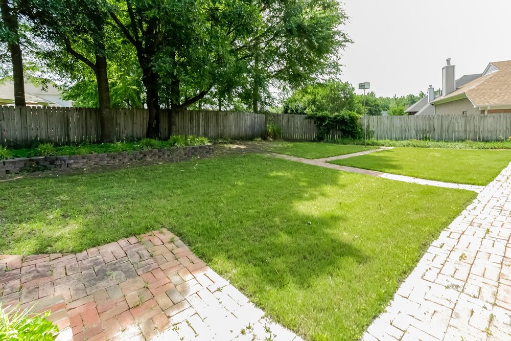 4-Bed Rental on 300 N Ericson photo 18