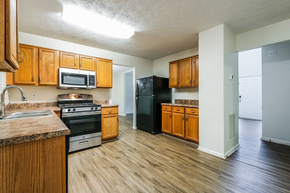 3-Bed Rental on 3410 Sandlake Dr photo 8