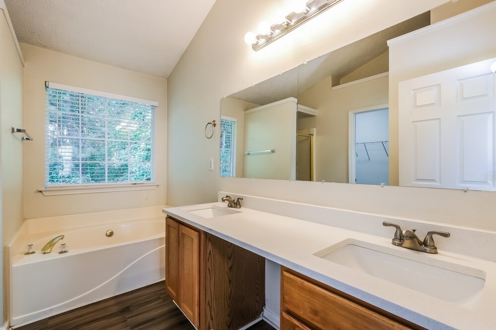 3-Bed Rental on 3410 Sandlake Dr photo 12