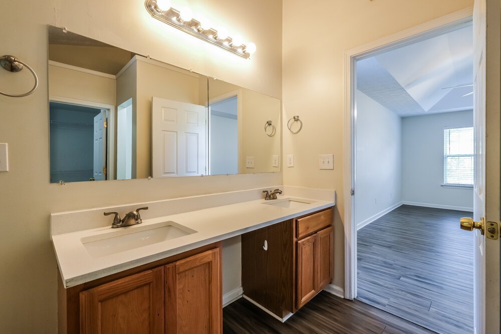 3-Bed Rental on 3410 Sandlake Dr photo 13