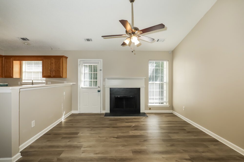 4-Bed Rental on 9447 Rollinghills Dr photo 4