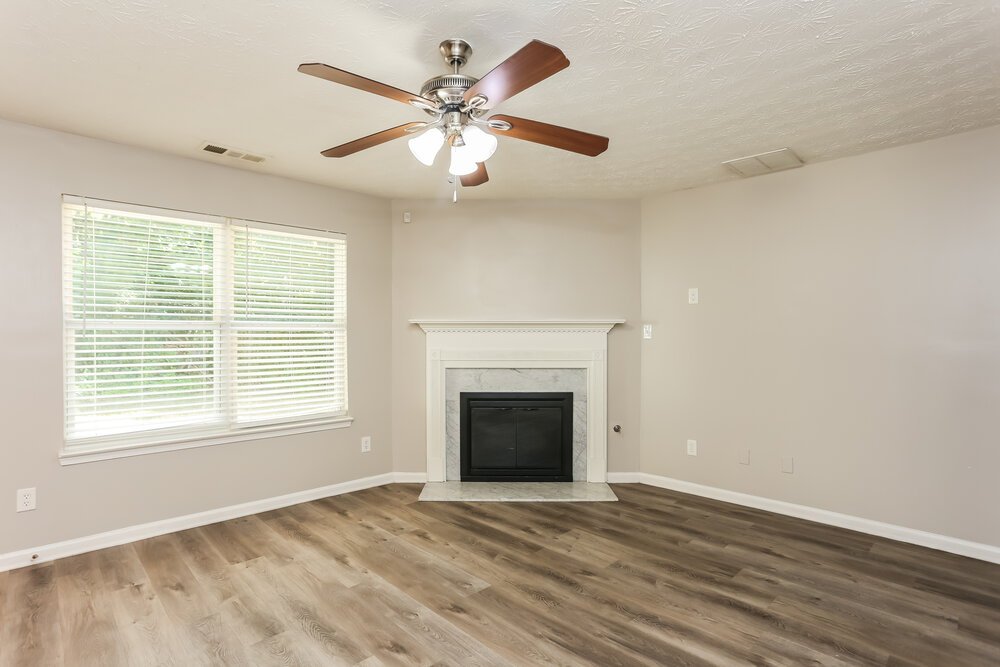 3-Bed Rental on 9422 Lakeview Rd photo 4