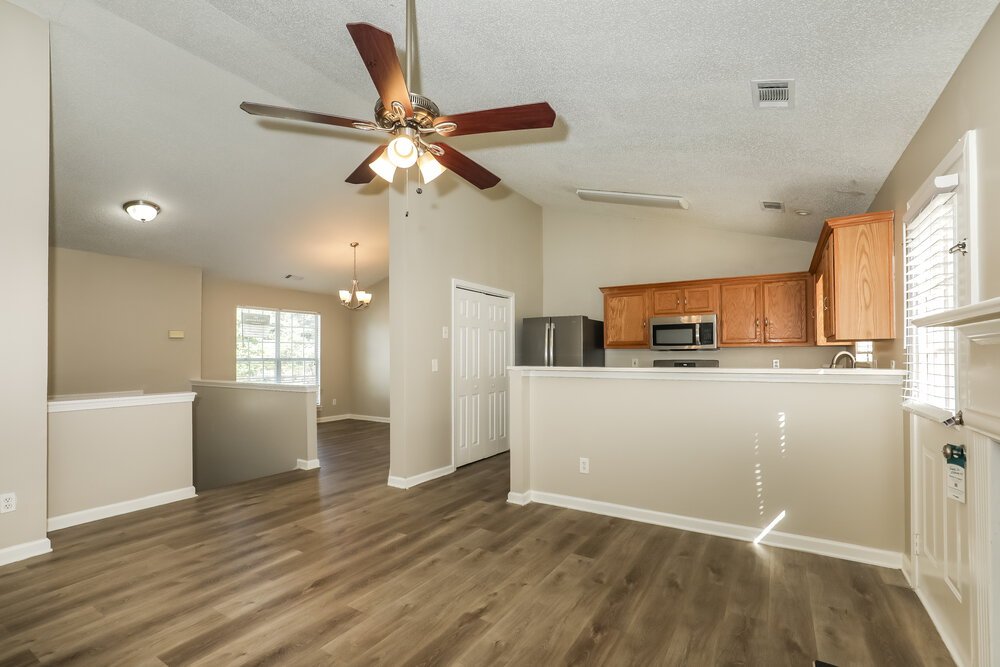4-Bed Rental on 9447 Rollinghills Dr photo 5